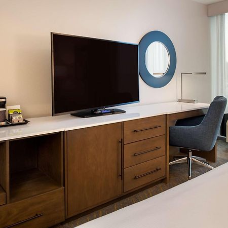 Doubletree By Hilton Madison East Hotel Buitenkant foto