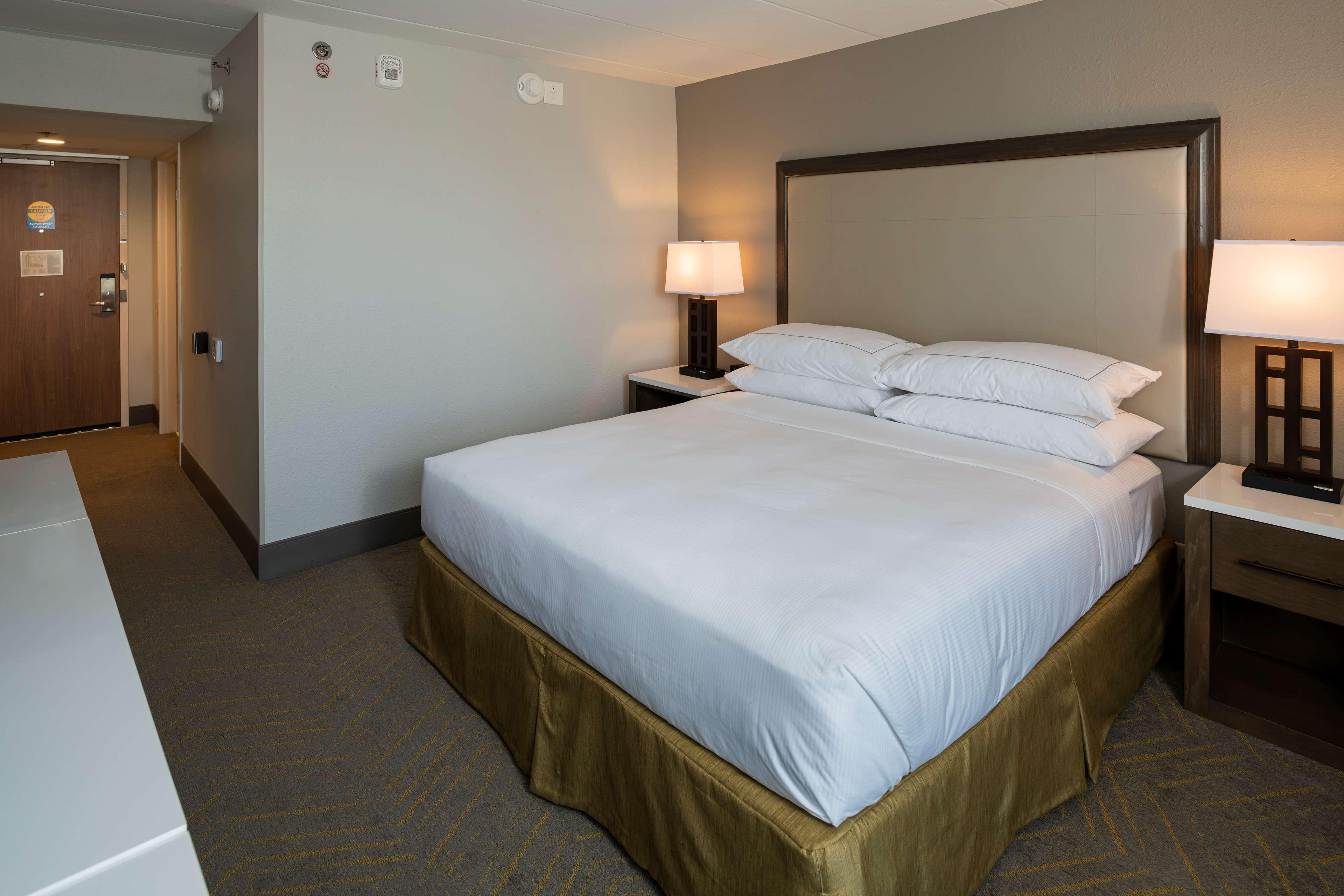 Doubletree By Hilton Madison East Hotel Buitenkant foto
