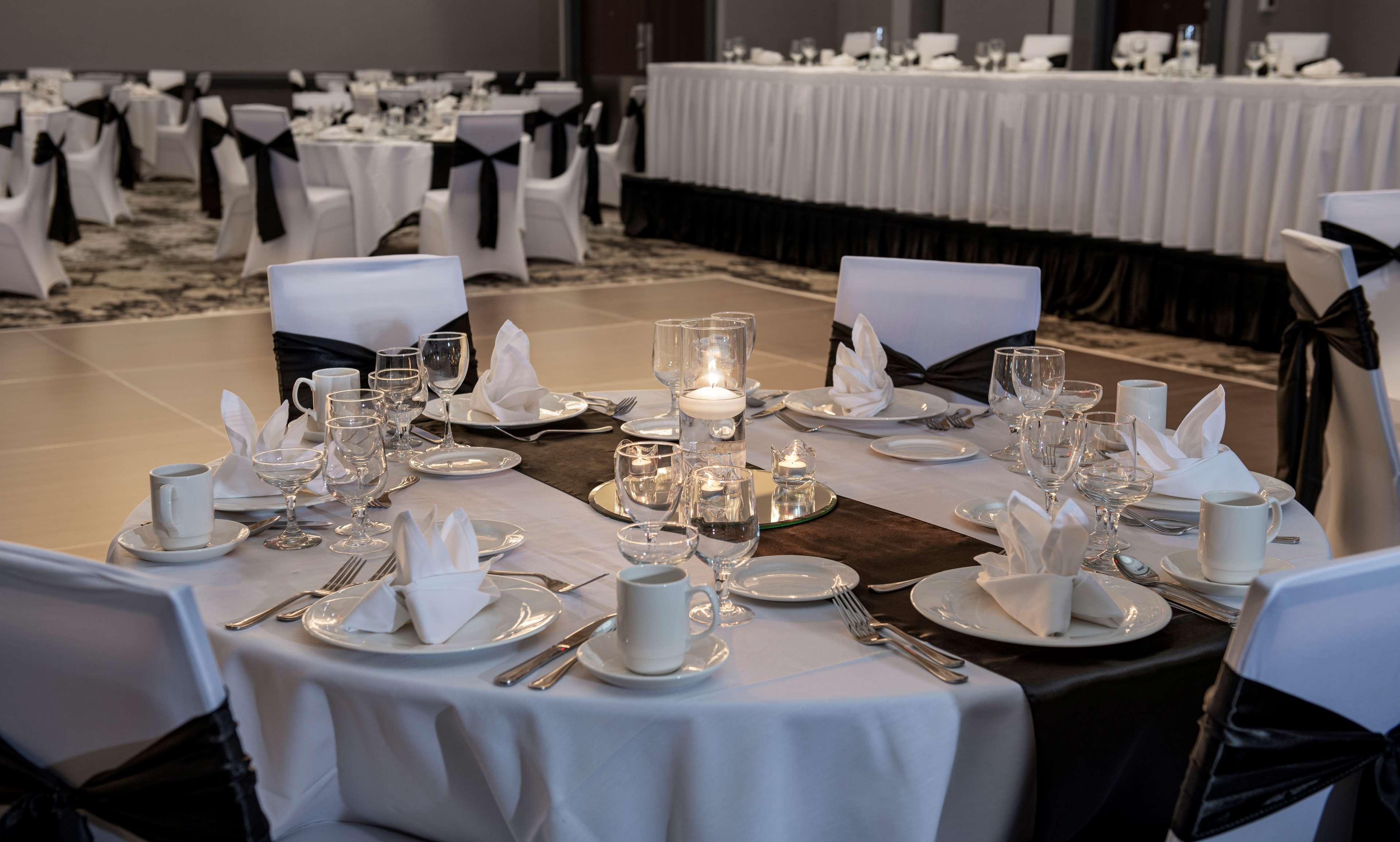 Doubletree By Hilton Madison East Hotel Buitenkant foto