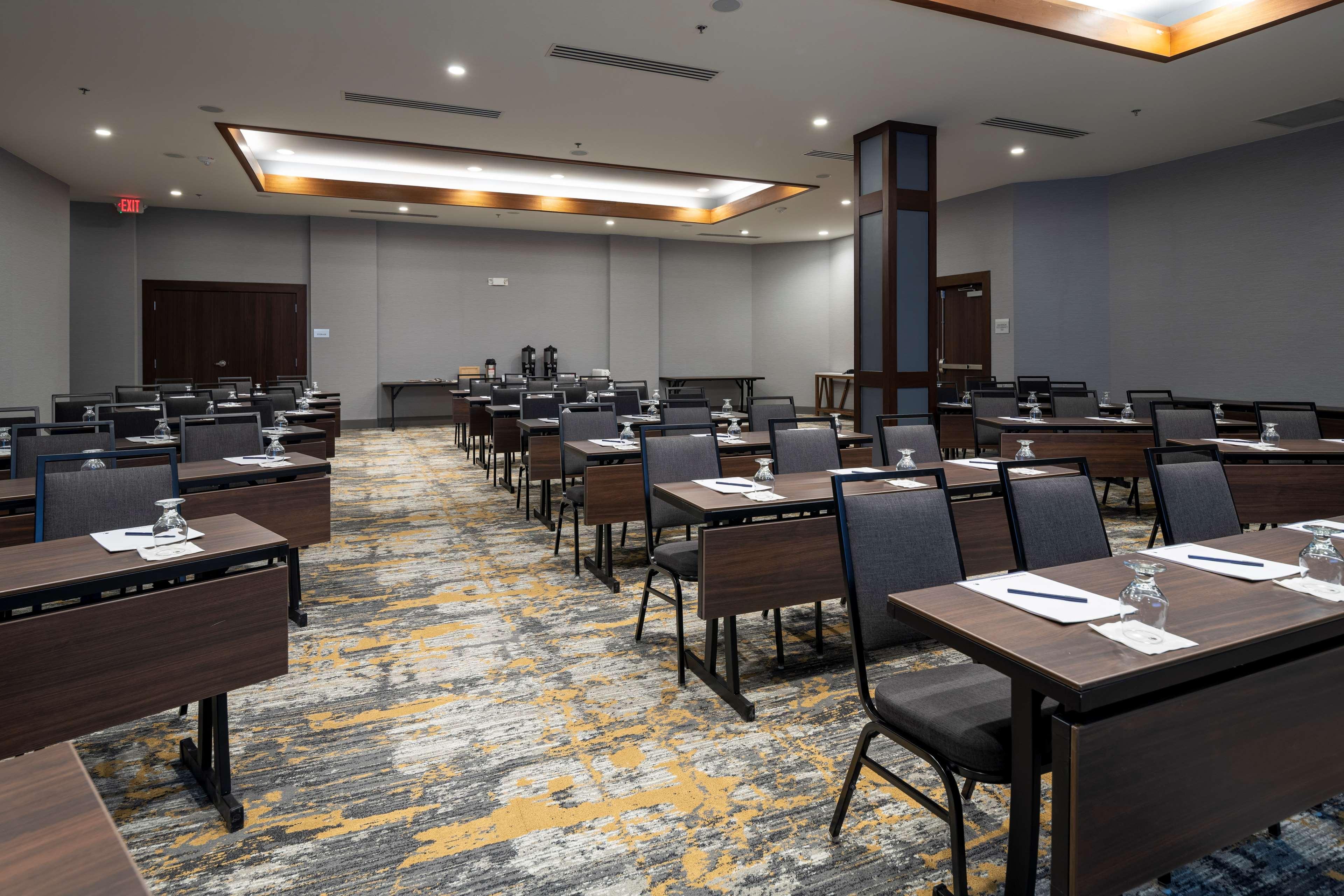 Doubletree By Hilton Madison East Hotel Buitenkant foto