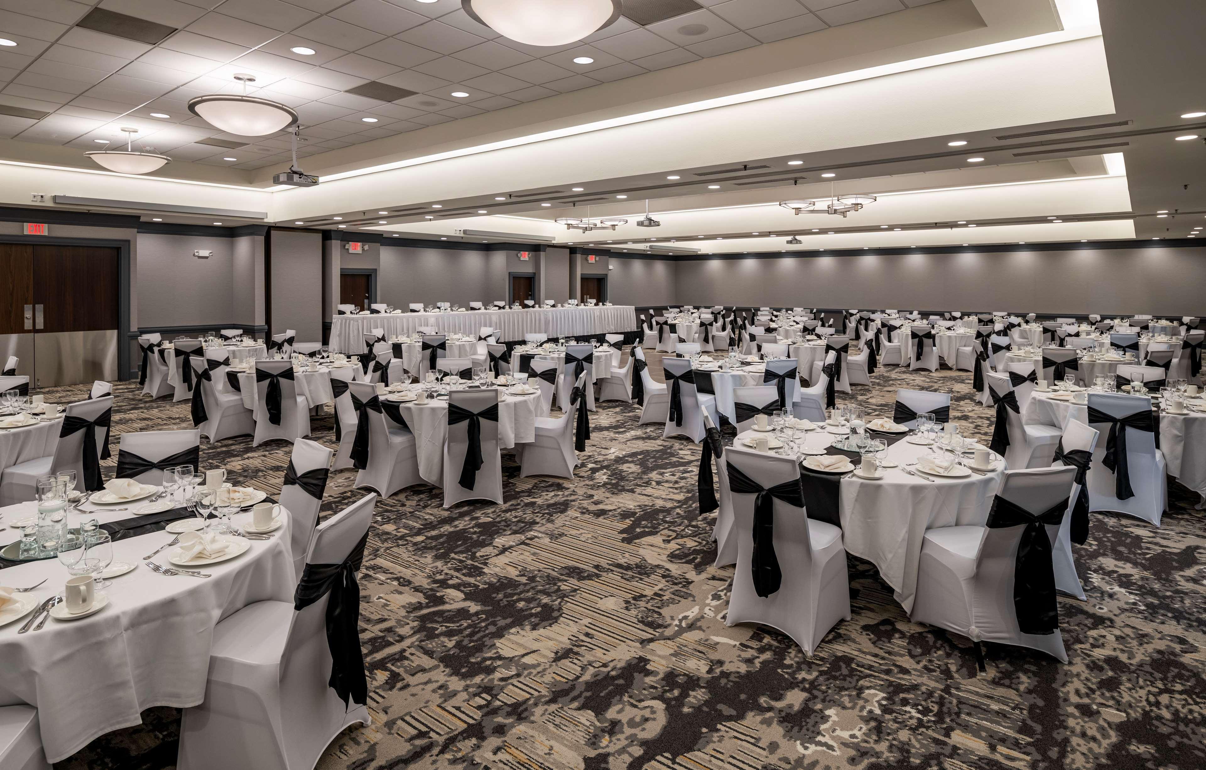 Doubletree By Hilton Madison East Hotel Buitenkant foto