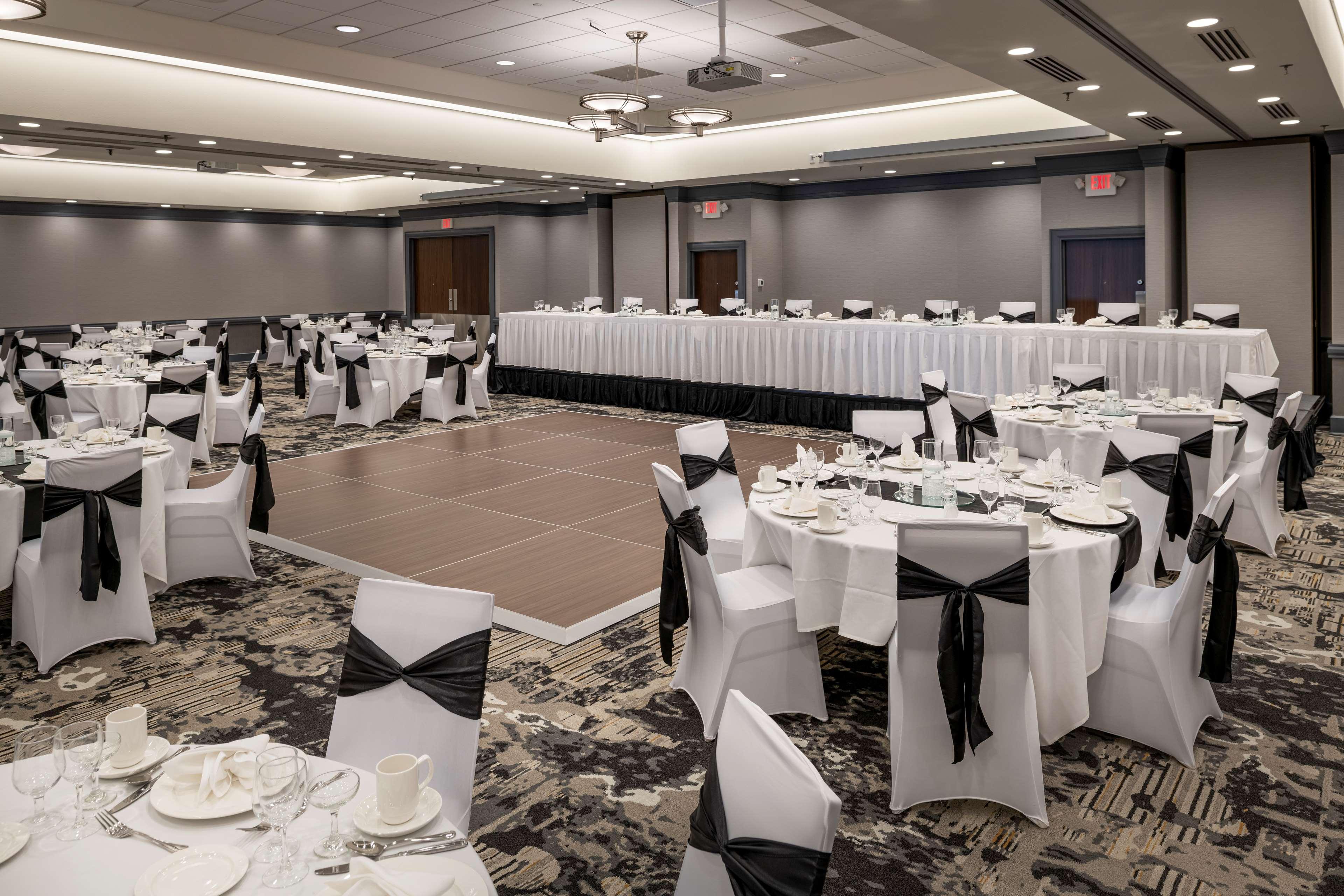 Doubletree By Hilton Madison East Hotel Buitenkant foto
