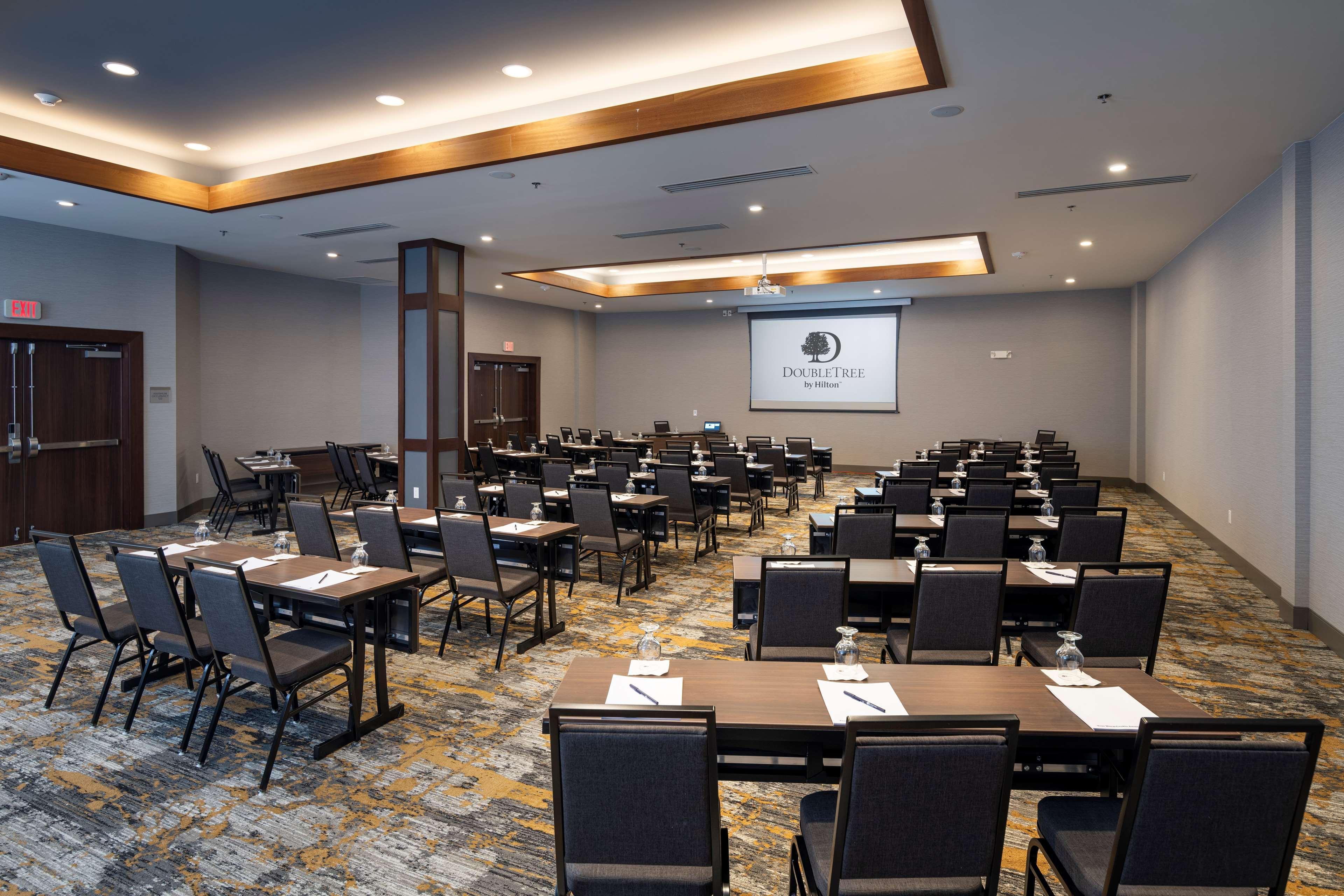 Doubletree By Hilton Madison East Hotel Buitenkant foto