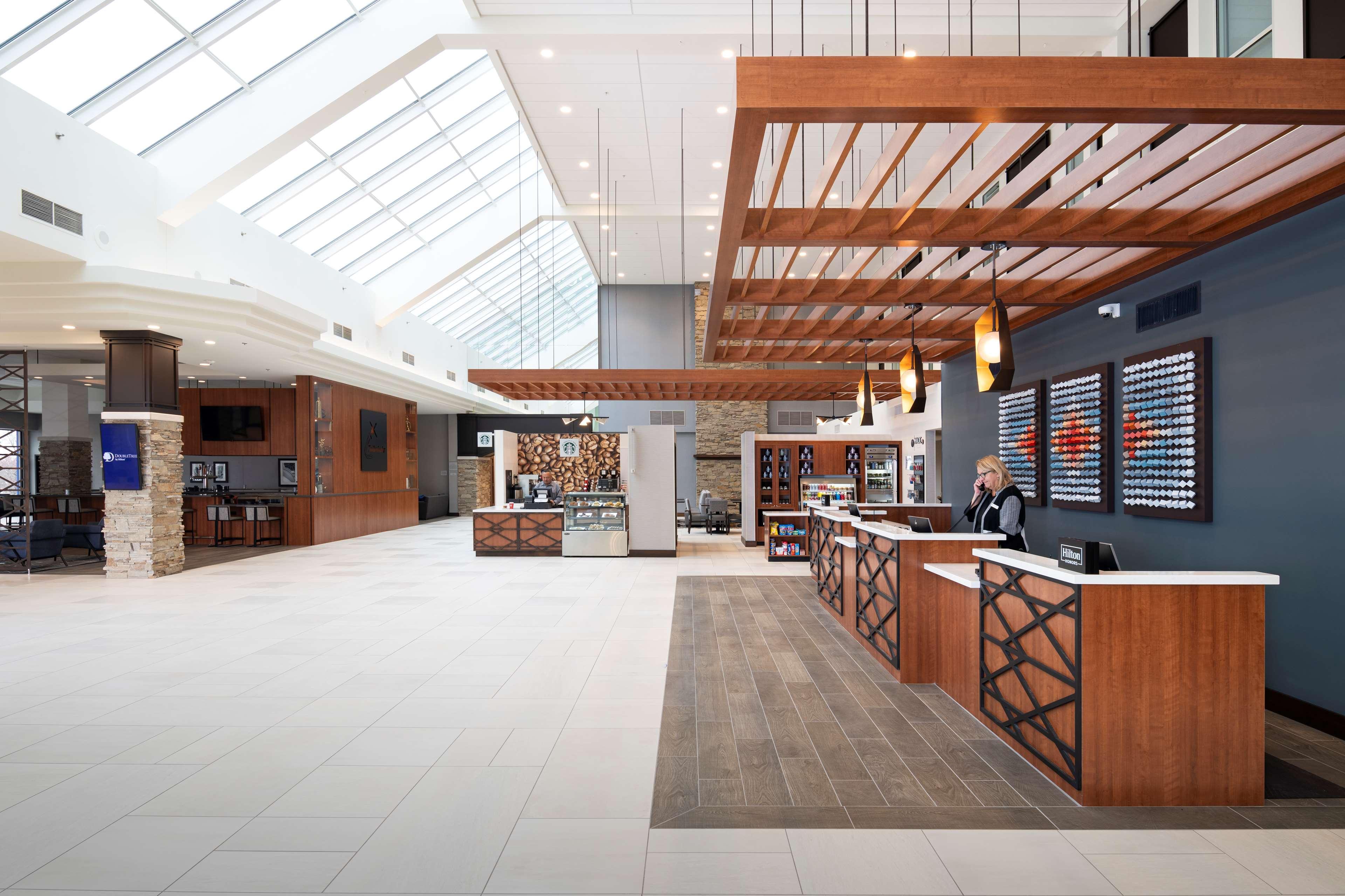 Doubletree By Hilton Madison East Hotel Buitenkant foto