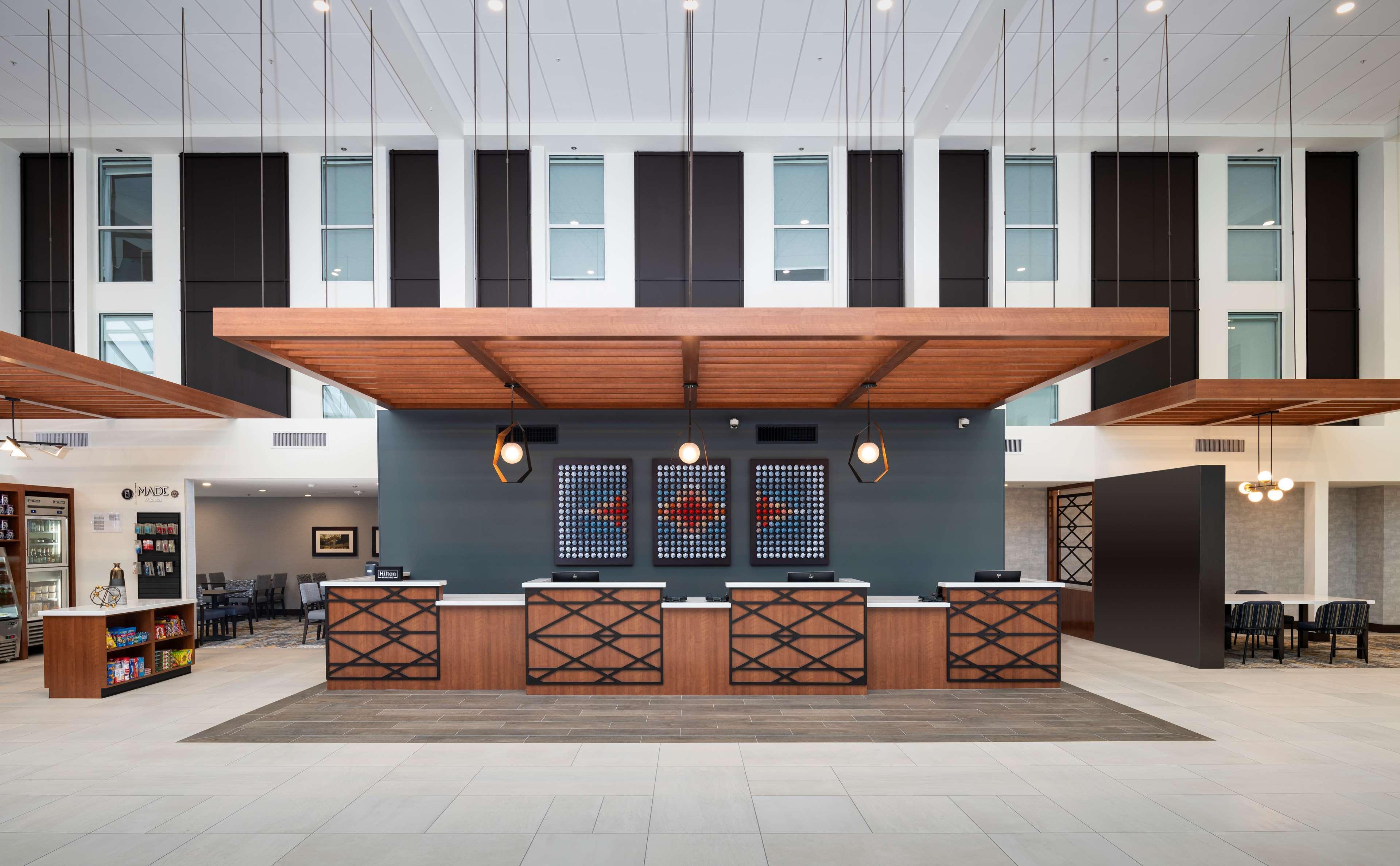 Doubletree By Hilton Madison East Hotel Buitenkant foto