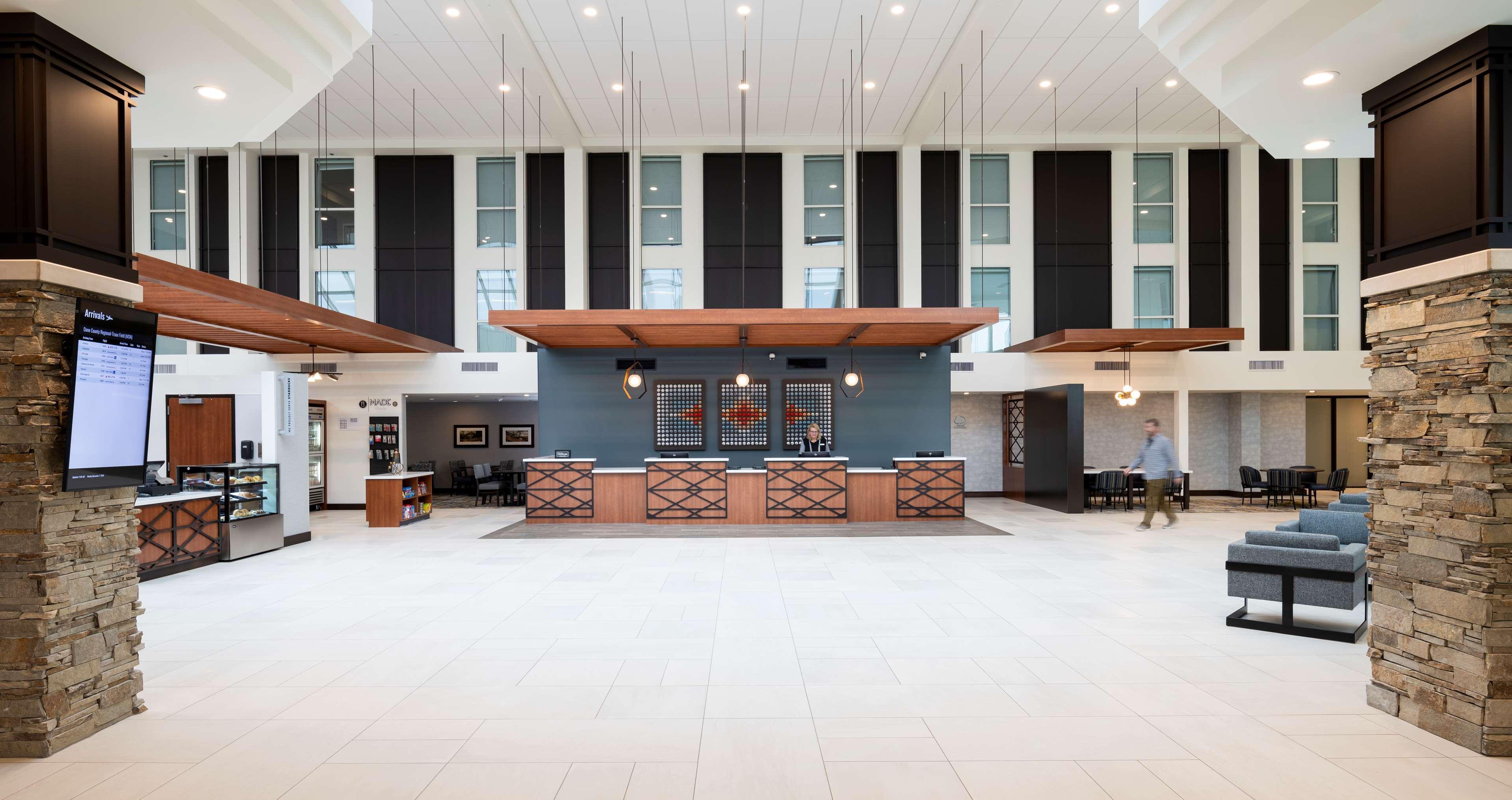 Doubletree By Hilton Madison East Hotel Buitenkant foto