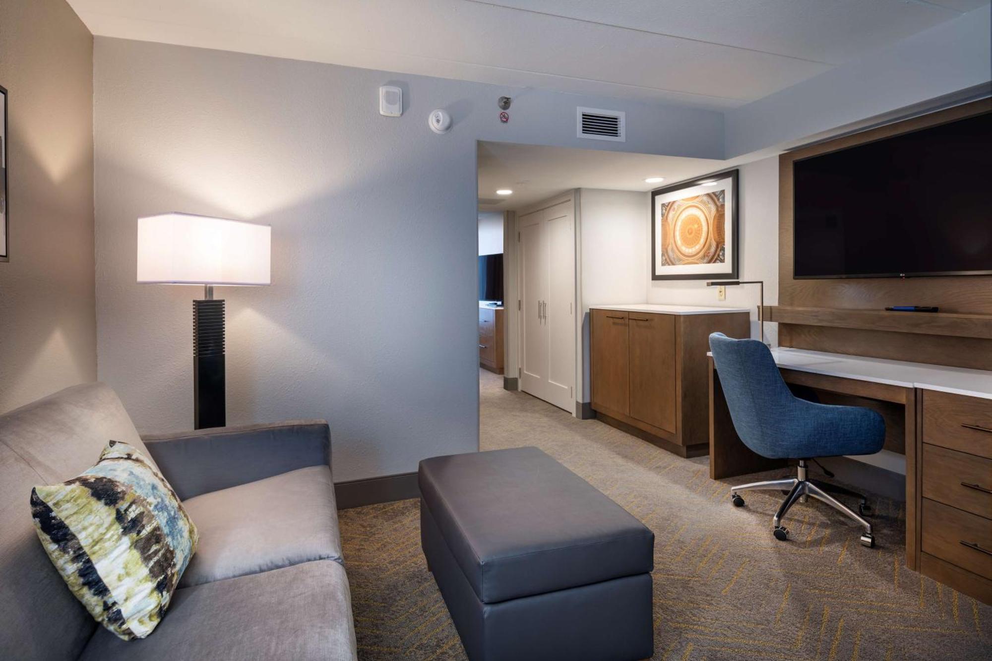Doubletree By Hilton Madison East Hotel Buitenkant foto