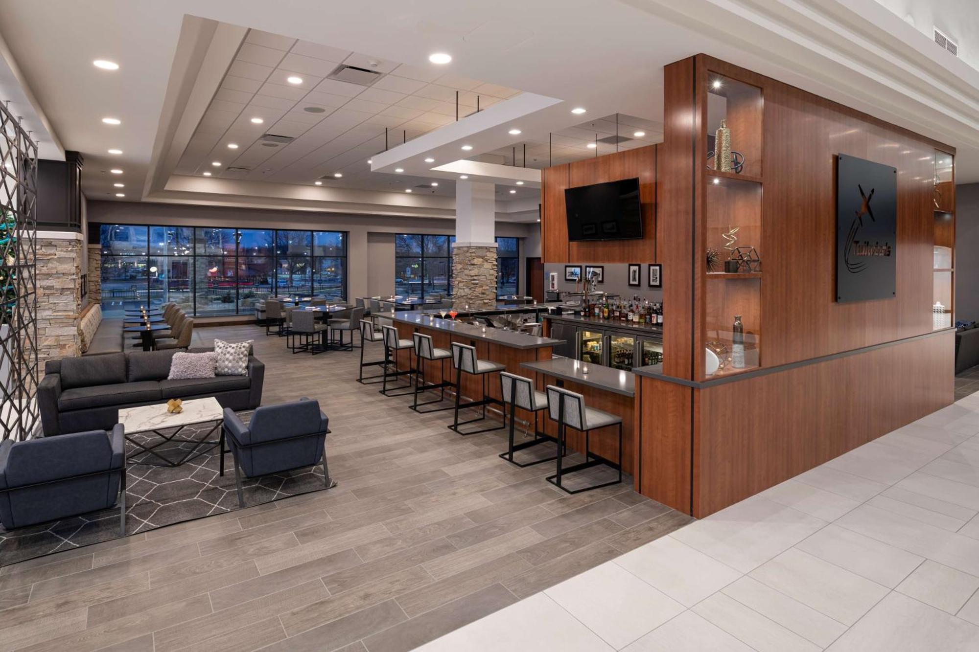 Doubletree By Hilton Madison East Hotel Buitenkant foto
