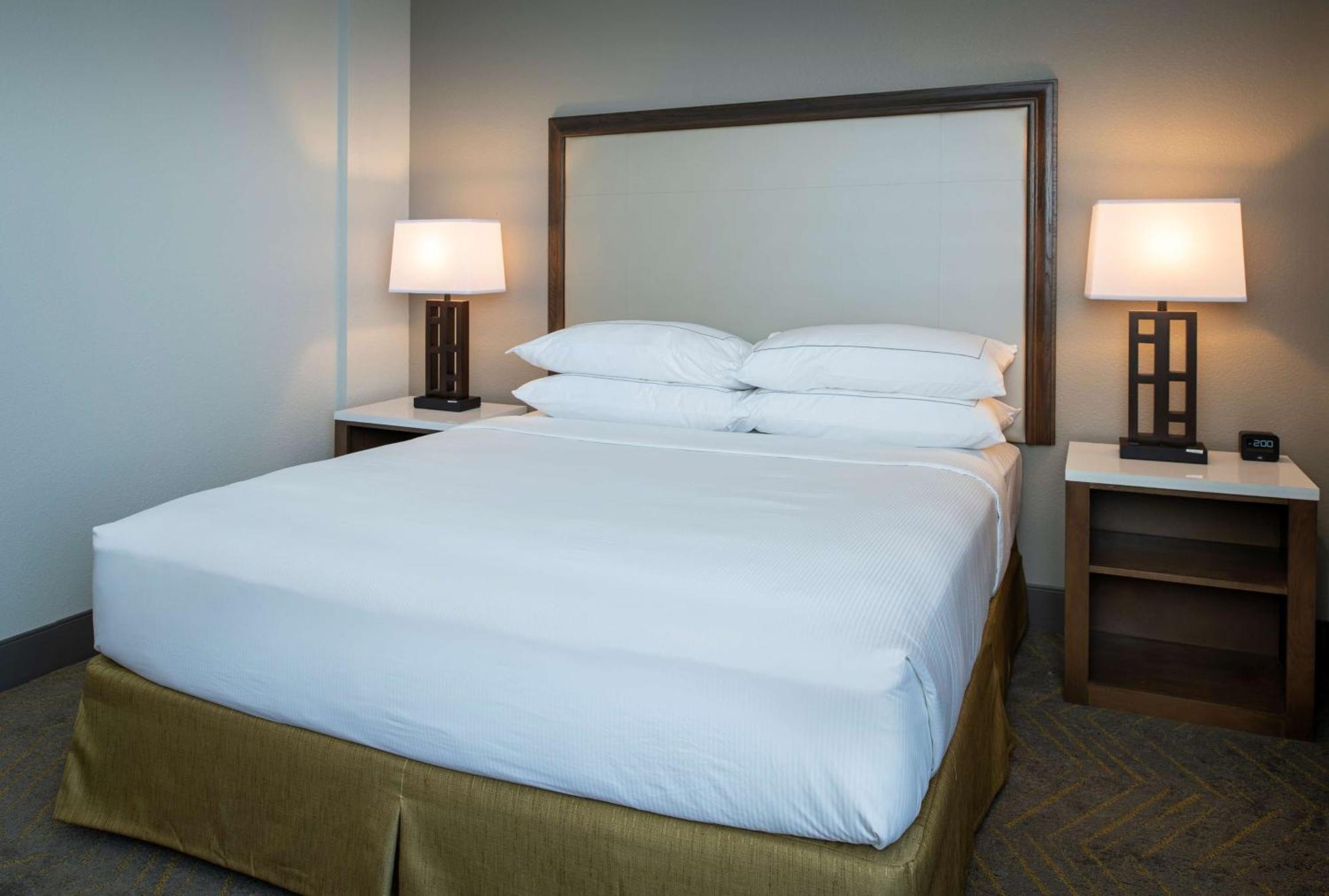 Doubletree By Hilton Madison East Hotel Buitenkant foto