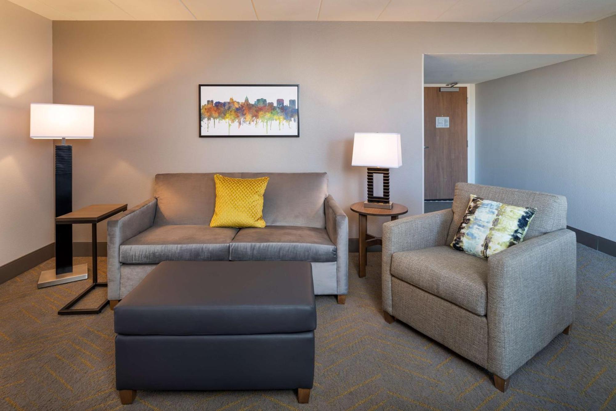 Doubletree By Hilton Madison East Hotel Buitenkant foto