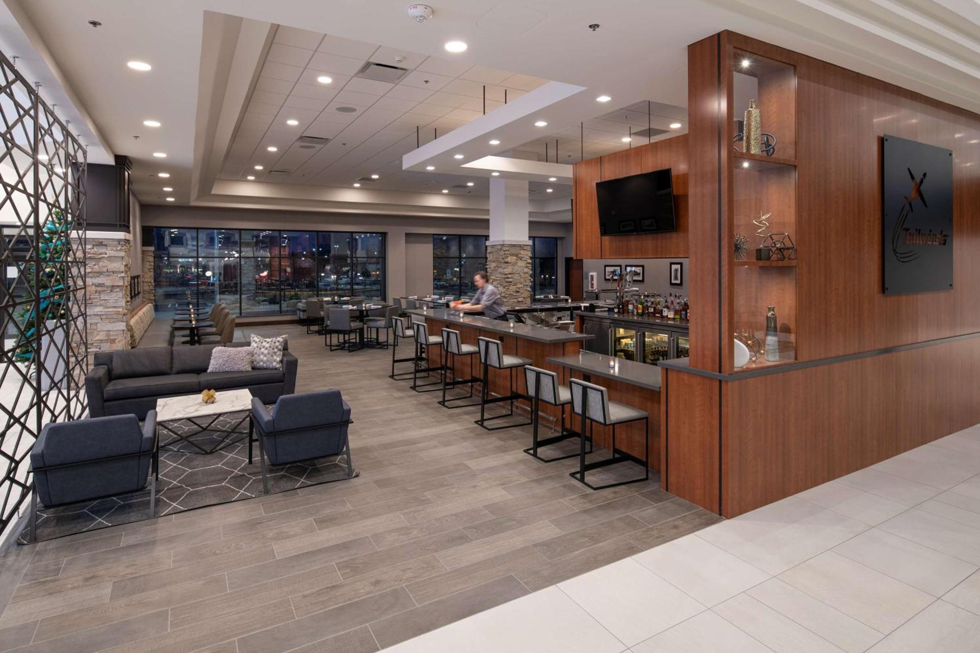 Doubletree By Hilton Madison East Hotel Buitenkant foto