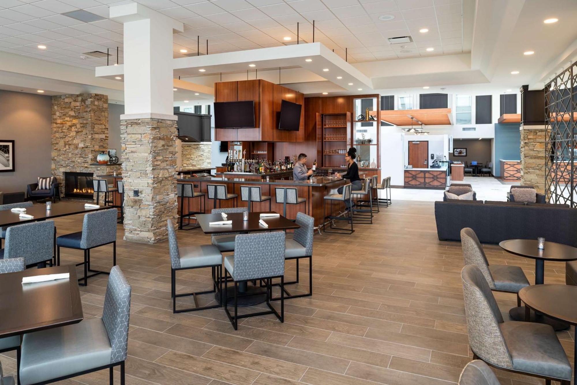 Doubletree By Hilton Madison East Hotel Buitenkant foto