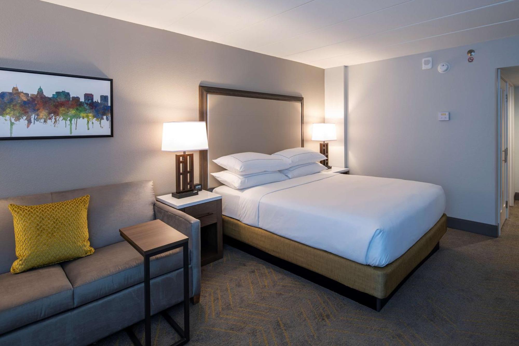 Doubletree By Hilton Madison East Hotel Buitenkant foto