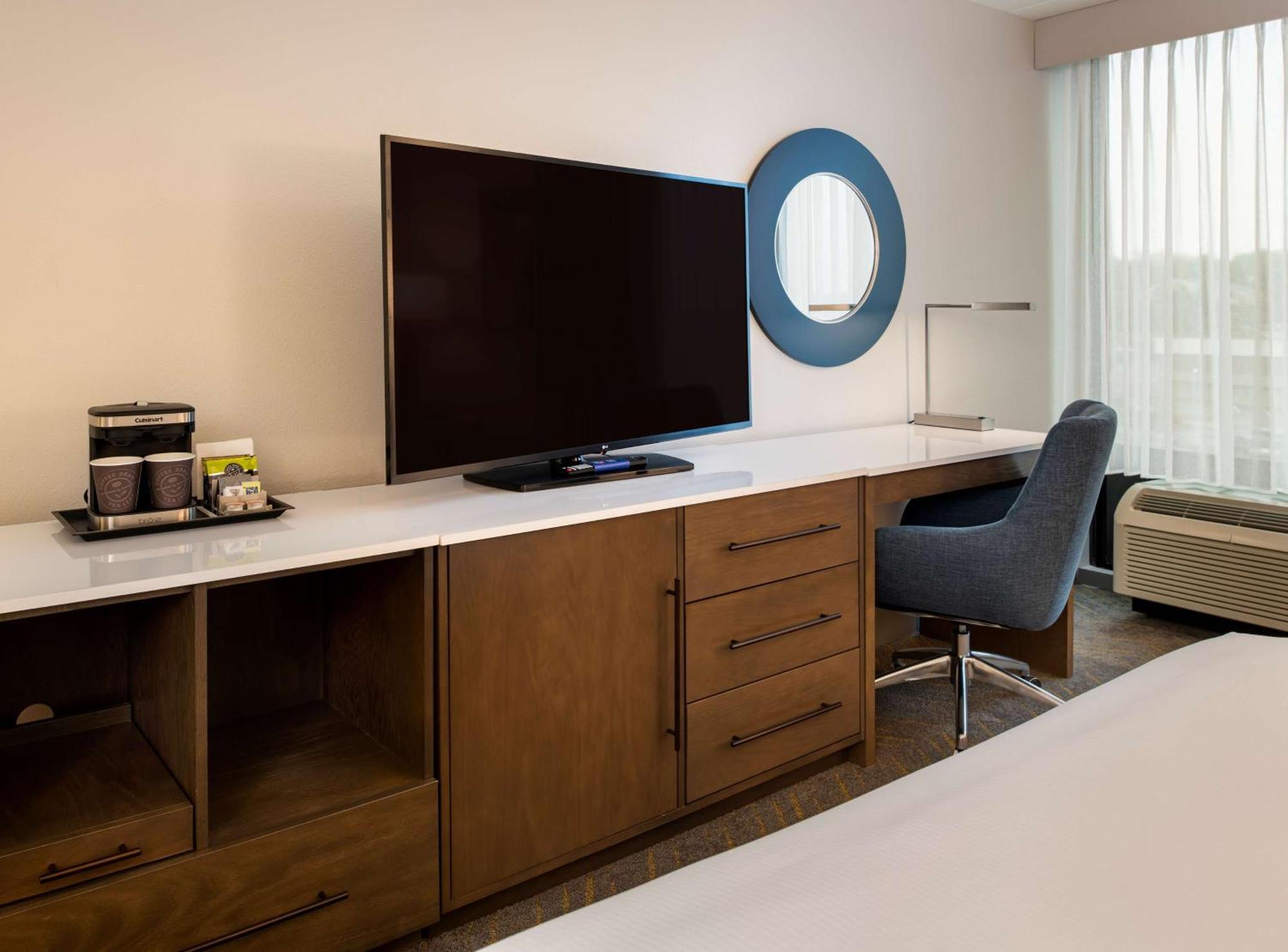 Doubletree By Hilton Madison East Hotel Buitenkant foto