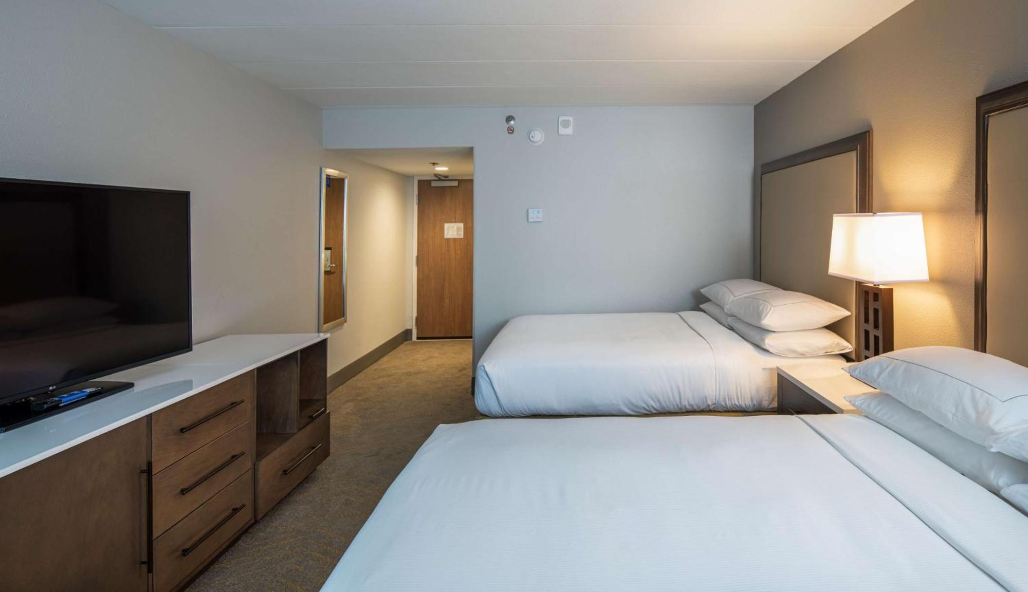 Doubletree By Hilton Madison East Hotel Buitenkant foto