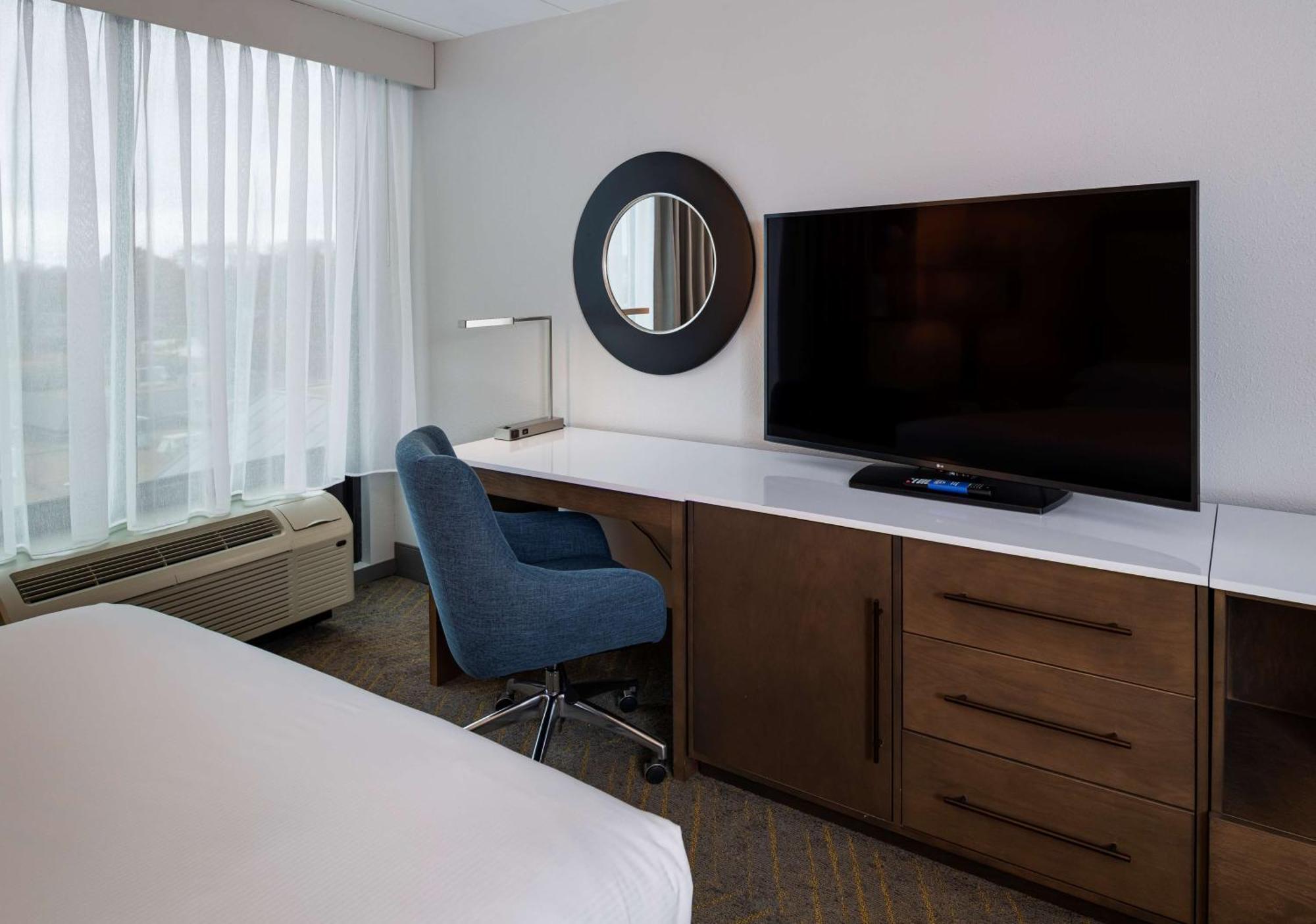 Doubletree By Hilton Madison East Hotel Buitenkant foto