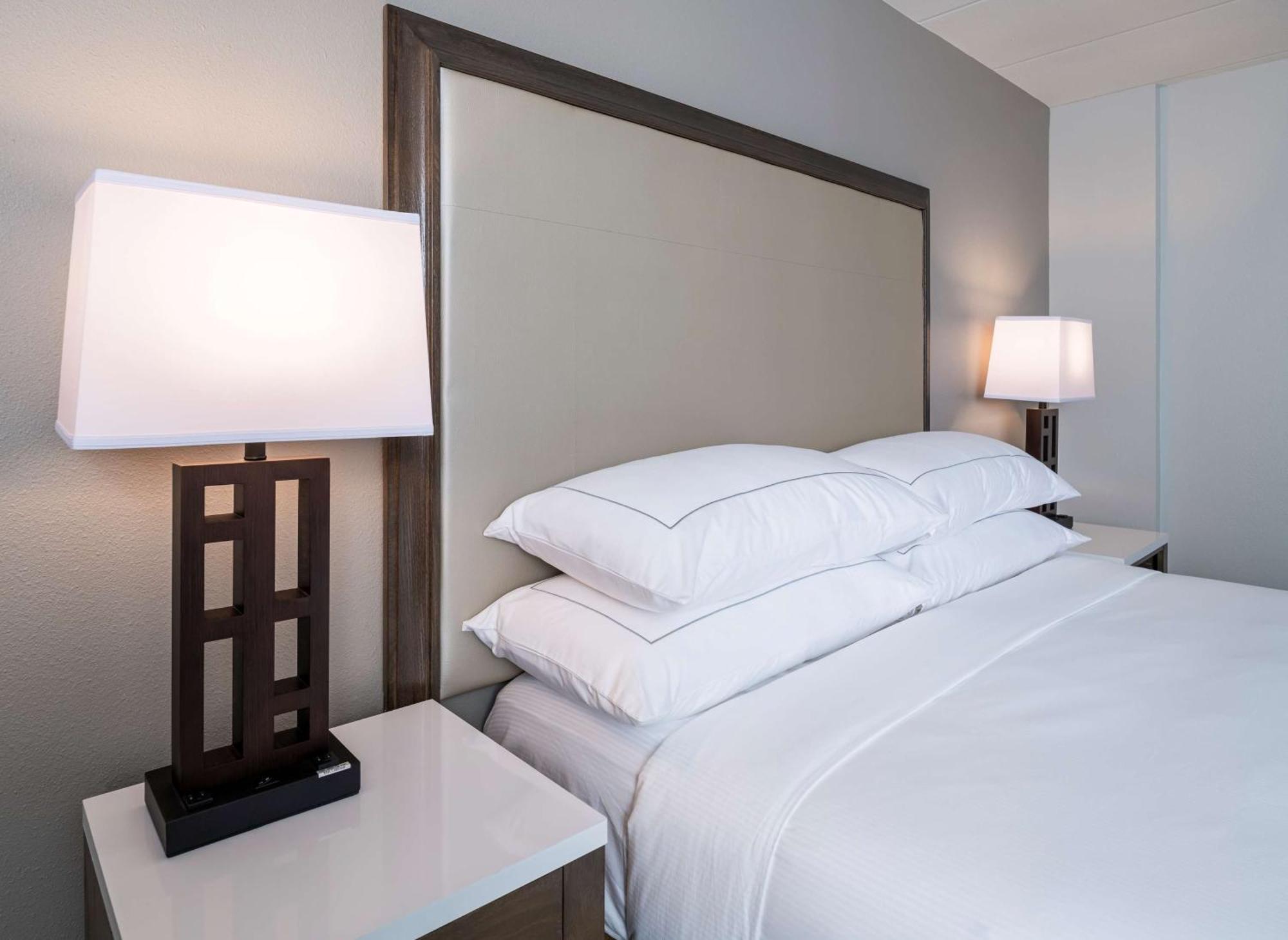 Doubletree By Hilton Madison East Hotel Buitenkant foto