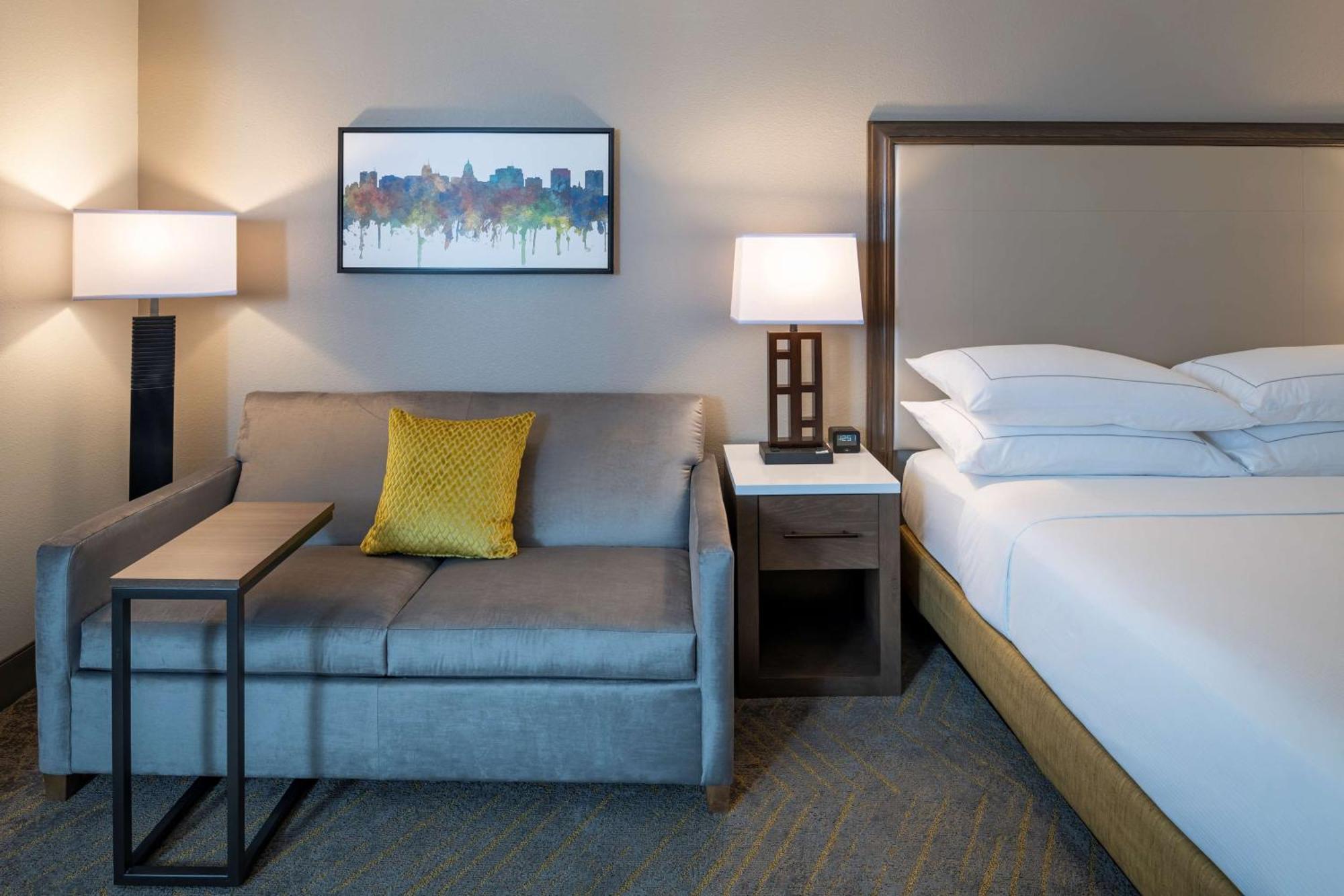 Doubletree By Hilton Madison East Hotel Buitenkant foto