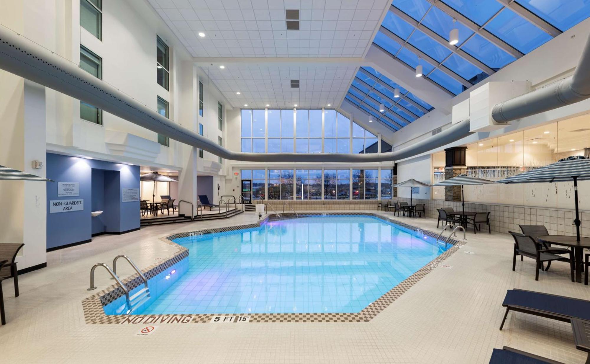Doubletree By Hilton Madison East Hotel Buitenkant foto