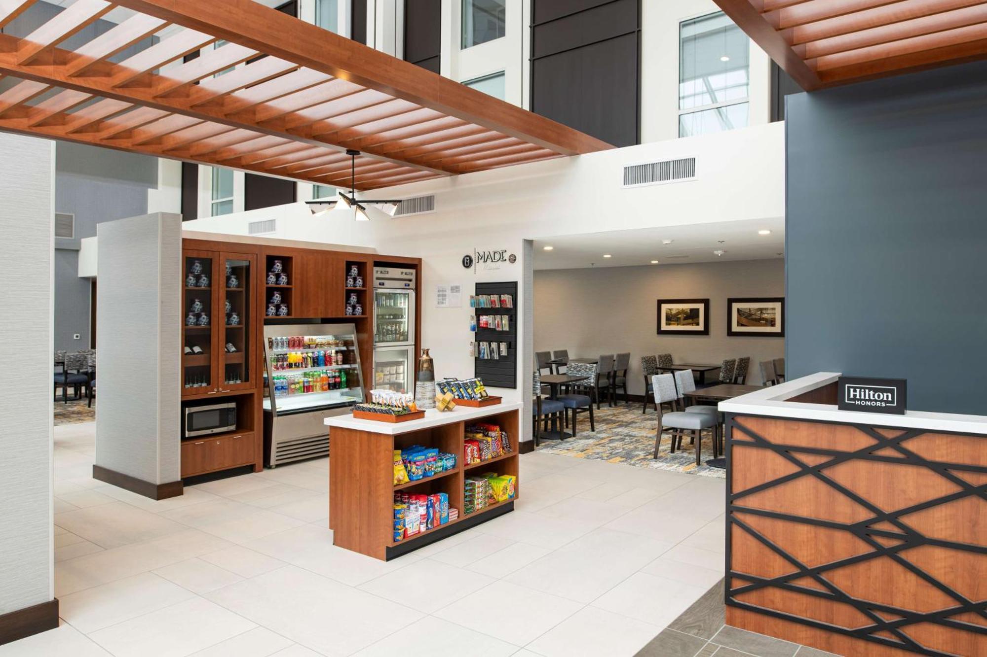 Doubletree By Hilton Madison East Hotel Buitenkant foto