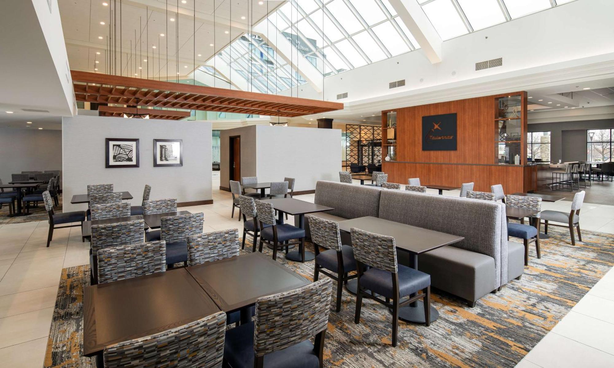 Doubletree By Hilton Madison East Hotel Buitenkant foto