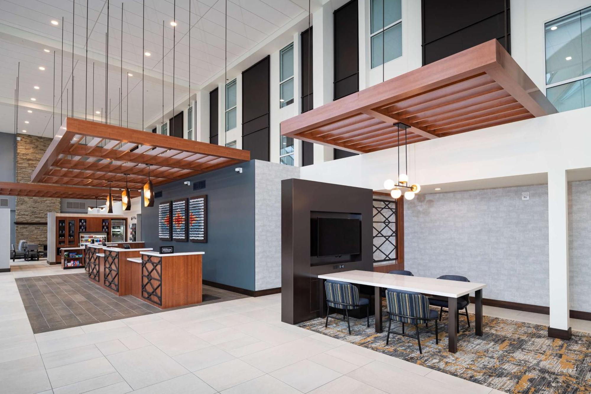 Doubletree By Hilton Madison East Hotel Buitenkant foto