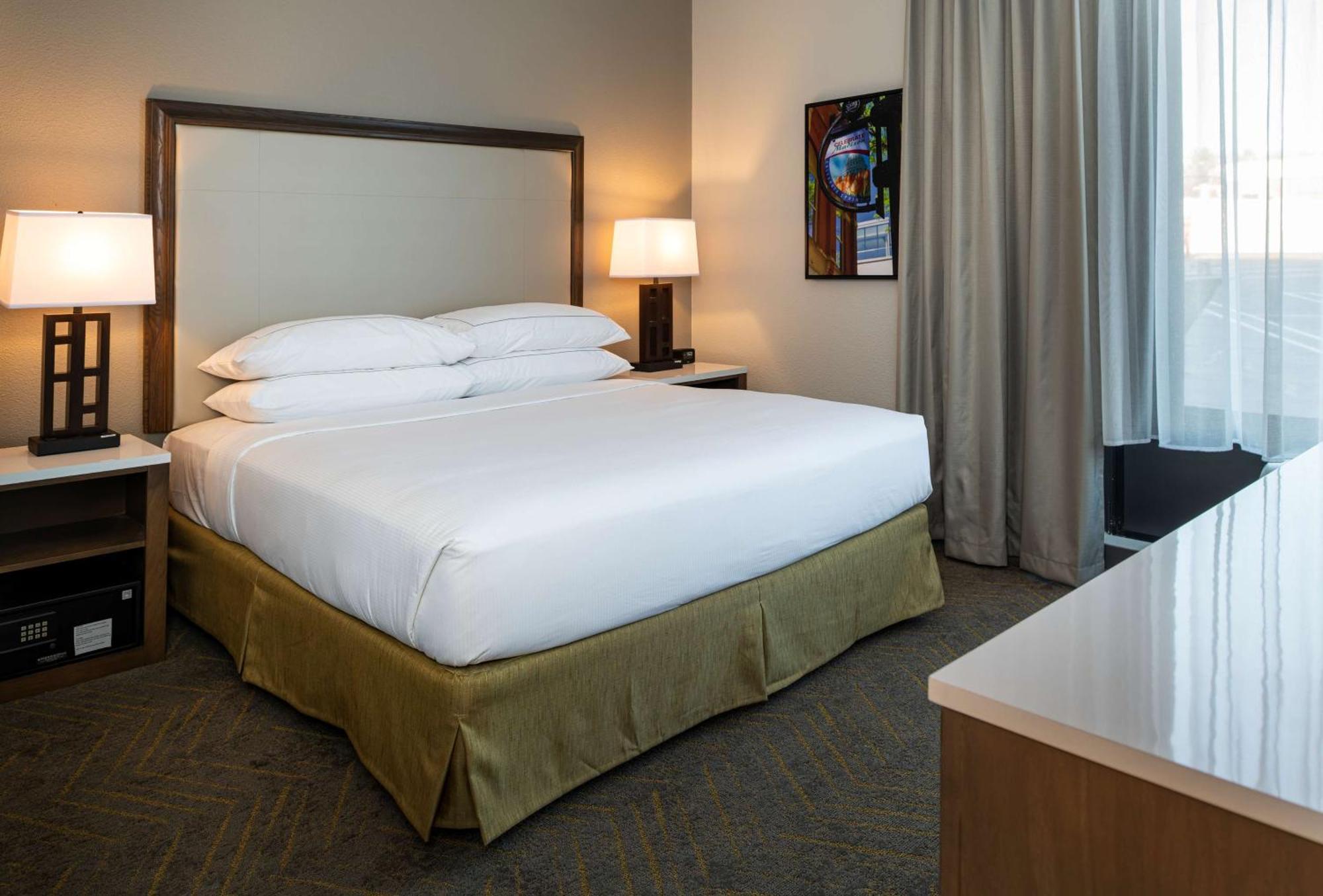 Doubletree By Hilton Madison East Hotel Buitenkant foto